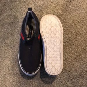 Boys Tommy Hilfiger slides.